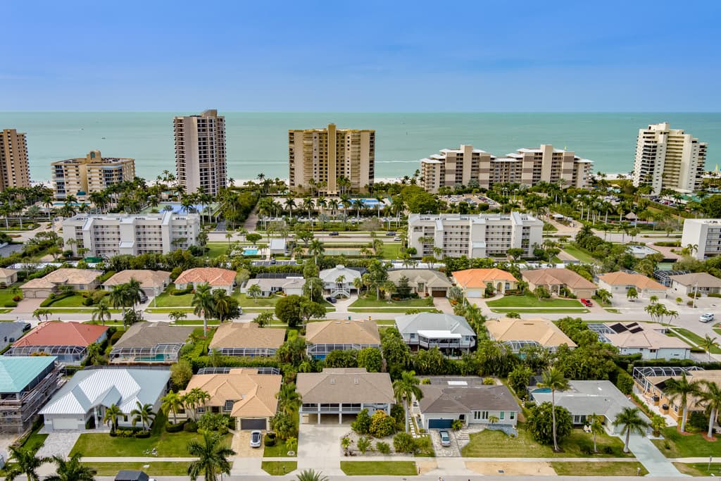 832 SWAN DRIVE