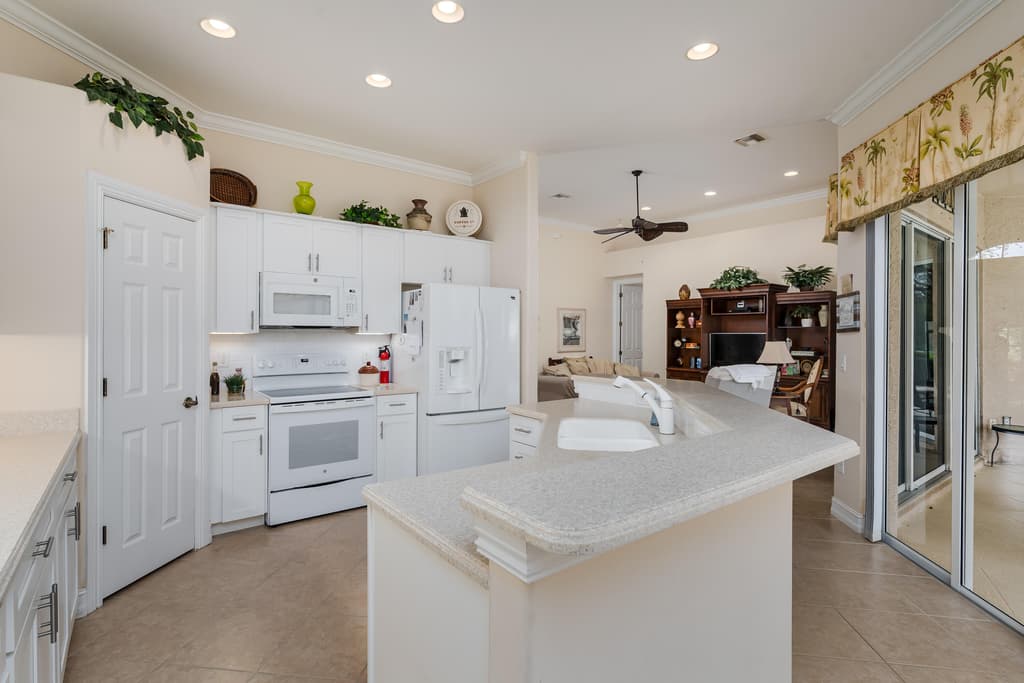 6845 BENT GRASS DRIVE - Photo 10
