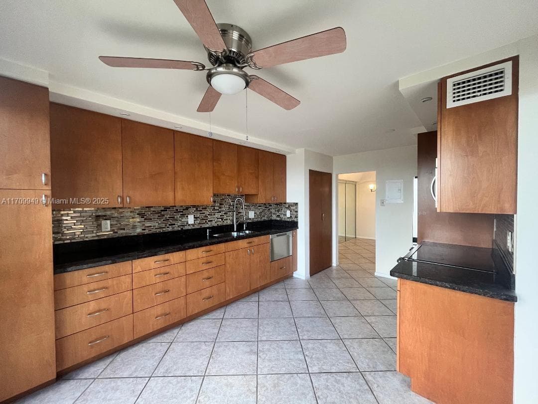 1901 N Ocean Blvd 7E - Photo 8