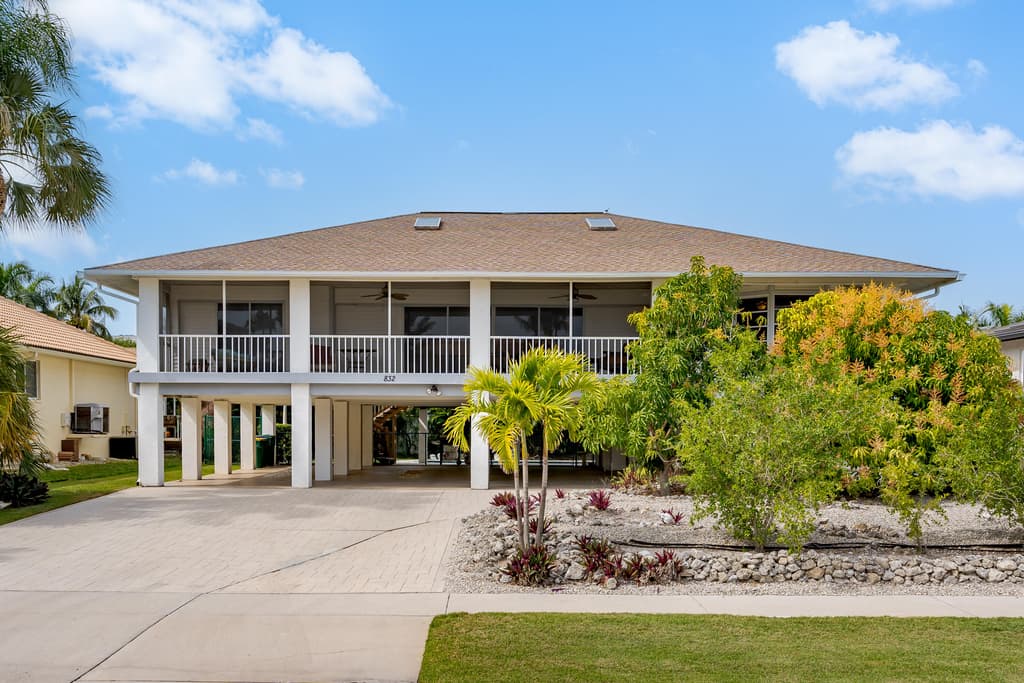 832 SWAN DRIVE - Photo 2