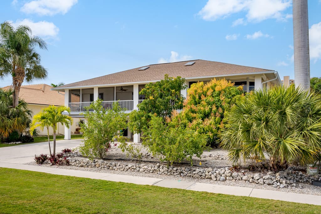 832 SWAN DRIVE - Photo 3