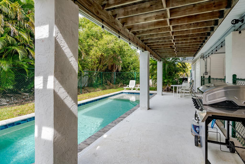 832 SWAN DRIVE - Photo 5